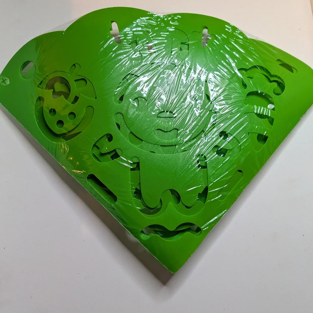 Kids Stencil Art Set – Green Animal Stencil + Crayon Pack – New🌟 Outside Fun 😌